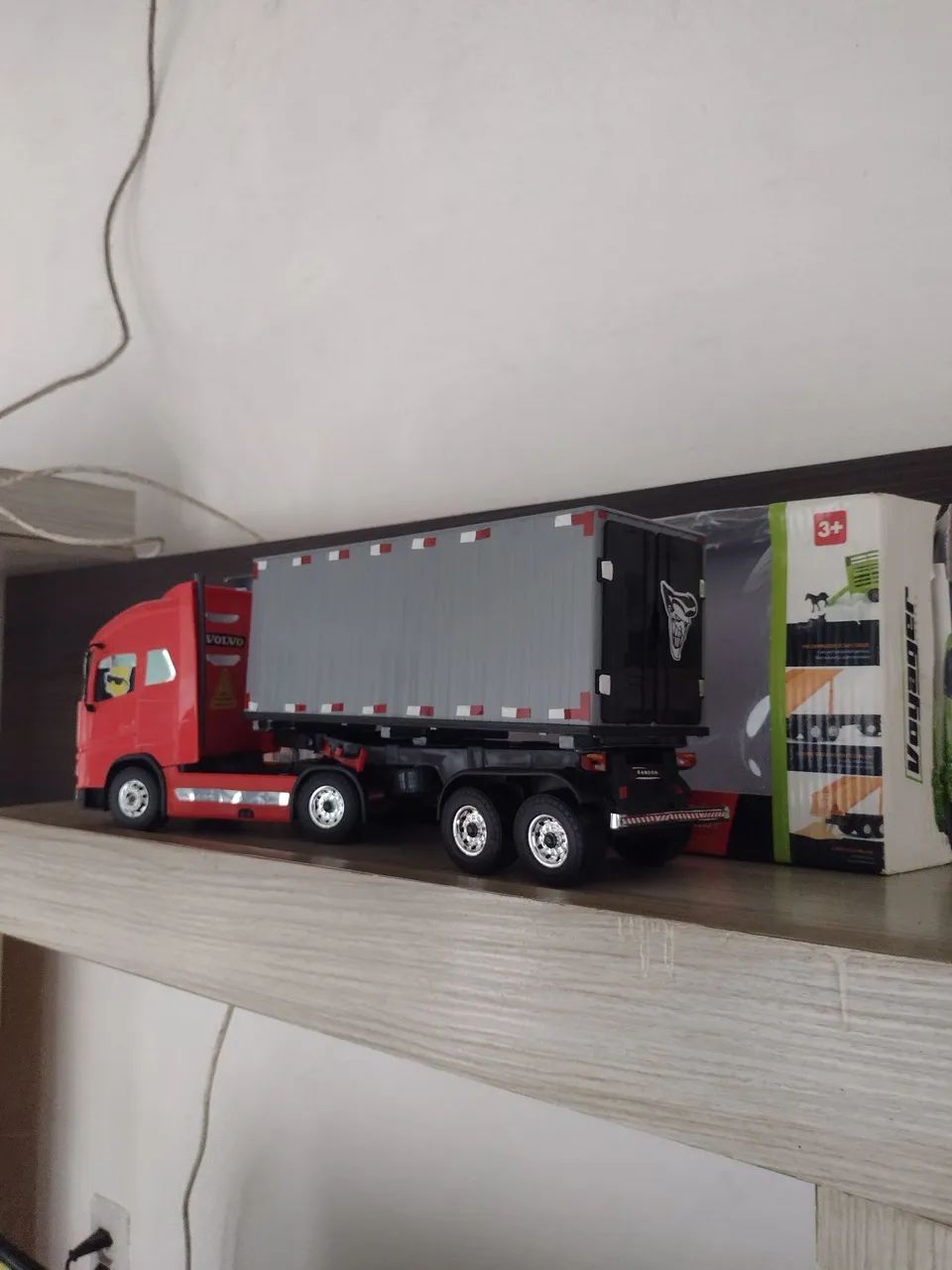 Caminhão Volvo Baú Container  - Foto 2