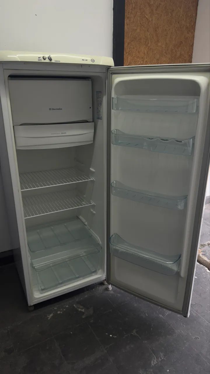 Geladeira Electrolux RE28 - Foto 4