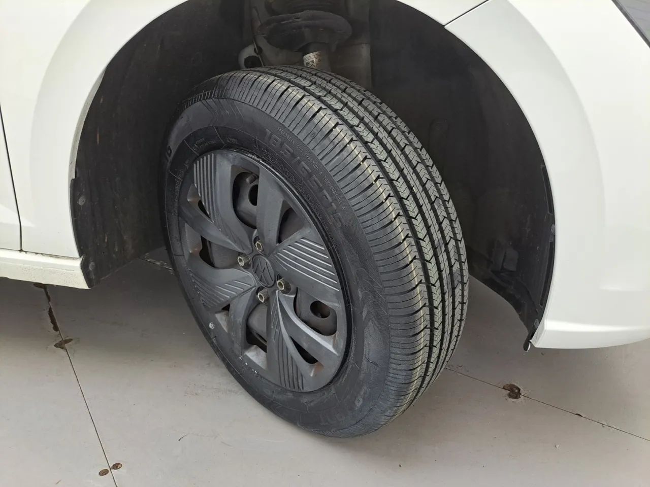 Volkswagen Polo Track 1.0 Flex 12V 5p, foto 13 de 18