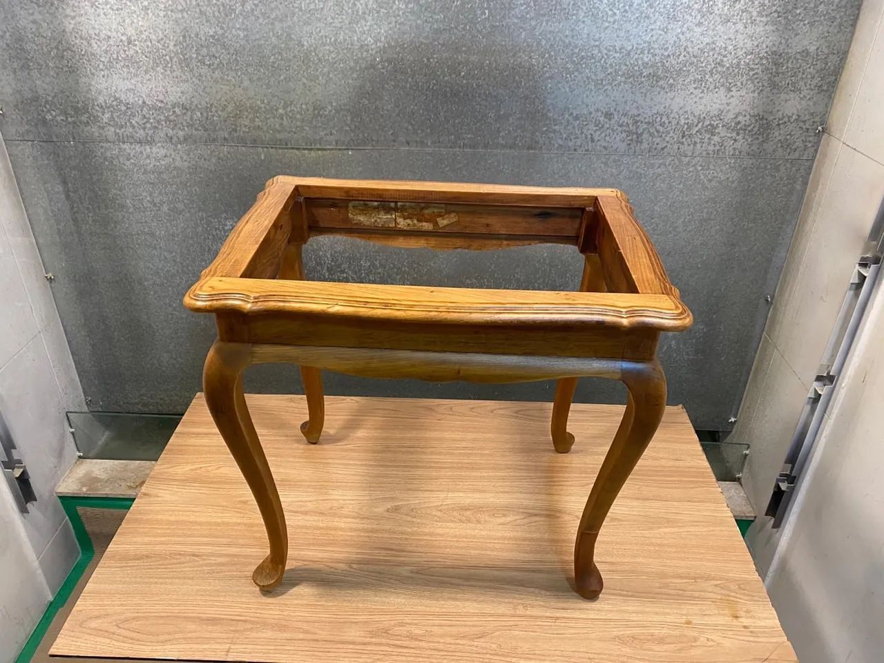 Mesa chippendale em péroba do campo