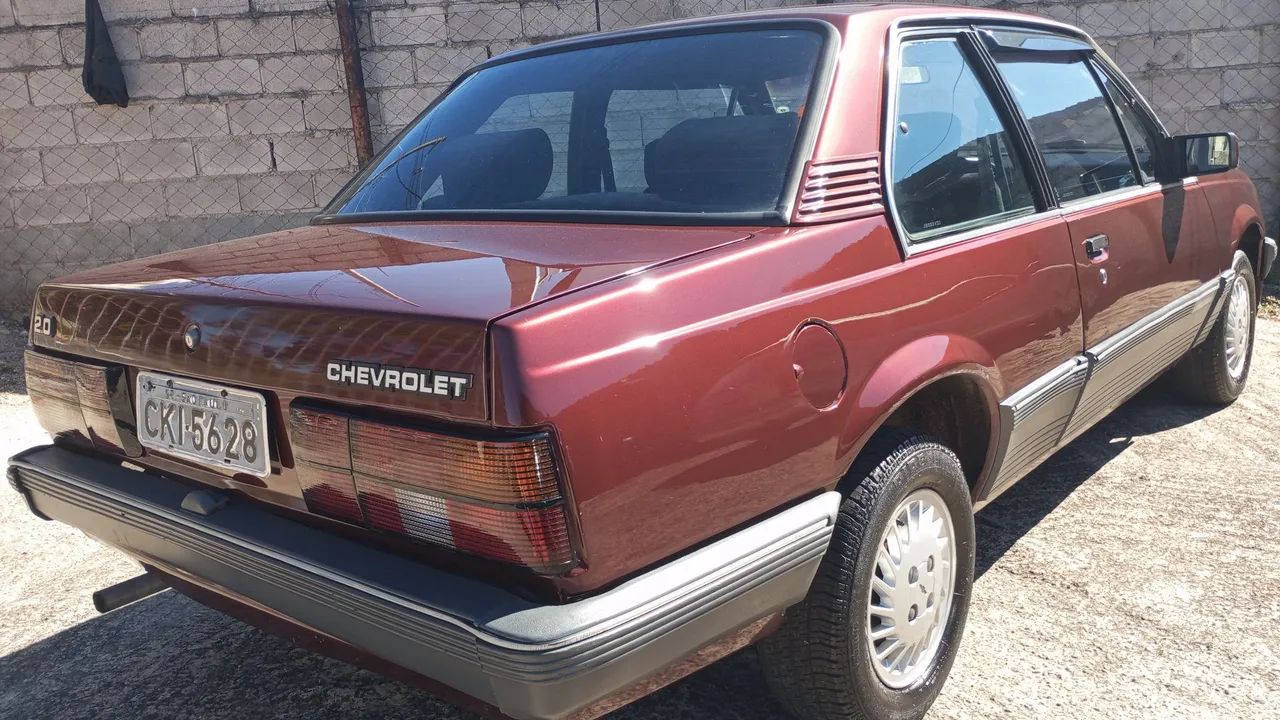 Chevrolet Monza Classic SE 2.0 /mpfi E EFI 2P E 4P 1988