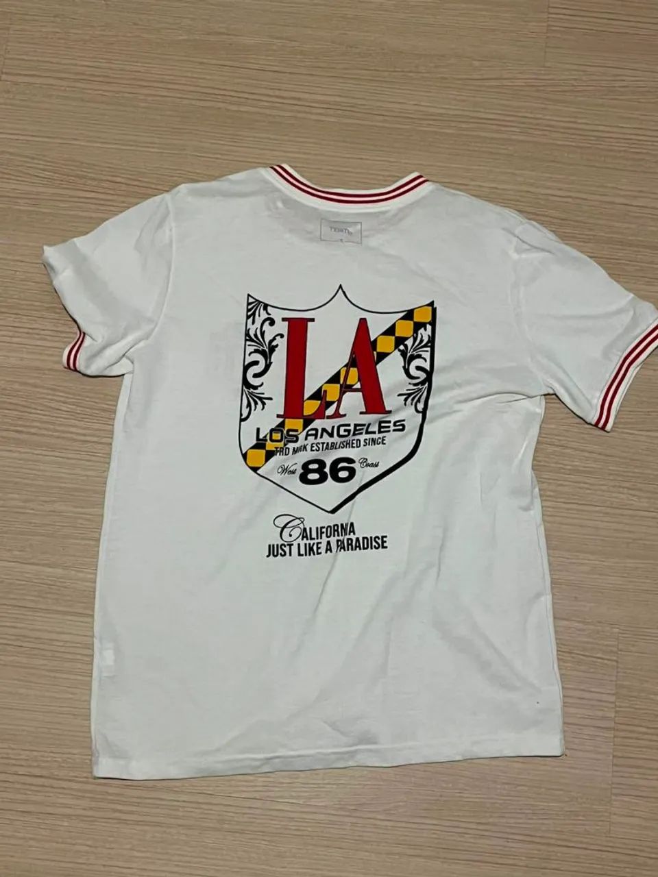Camisa masculina branca estampada - Foto 2