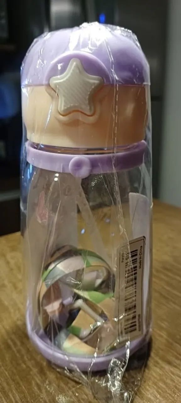 garrafinha infantil lilás. 600ml. com canudo e alça. - Foto 3