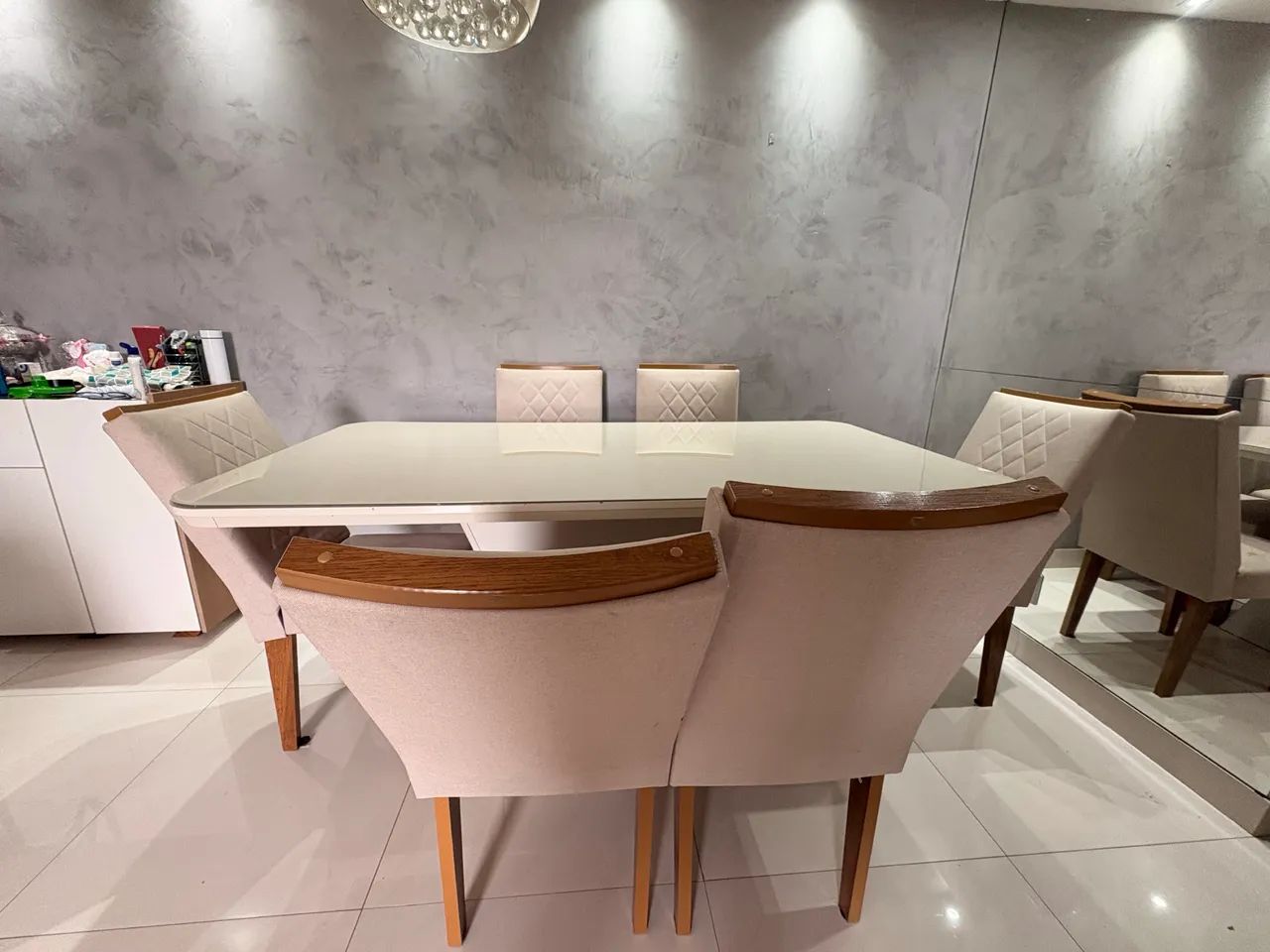Mesa com cadeiras