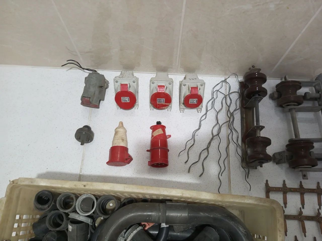 Electrical materials lot.436600269345269762