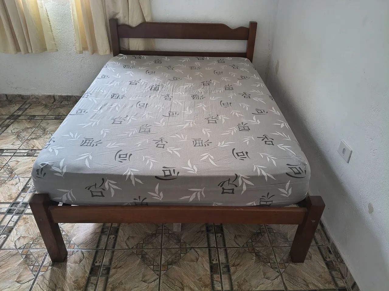 Cama de casal com colchão 