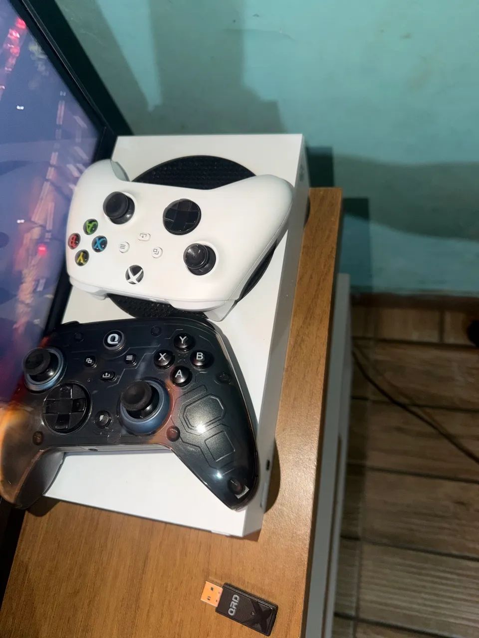 X box séries s com 2 controles  - Foto 3