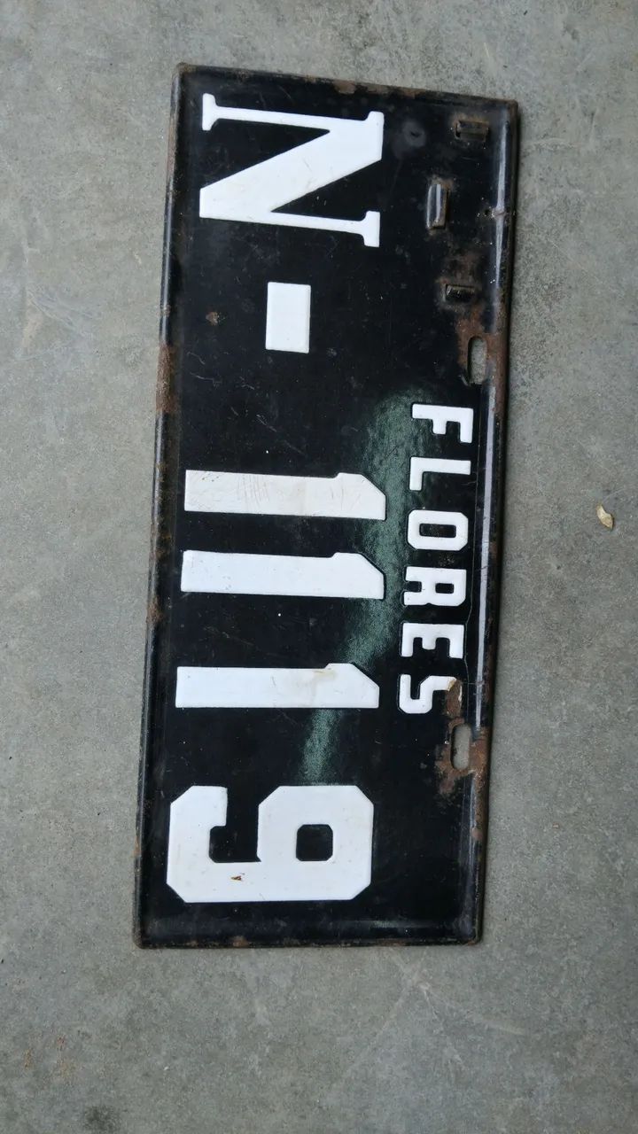 Placa antiga esmaltada carro