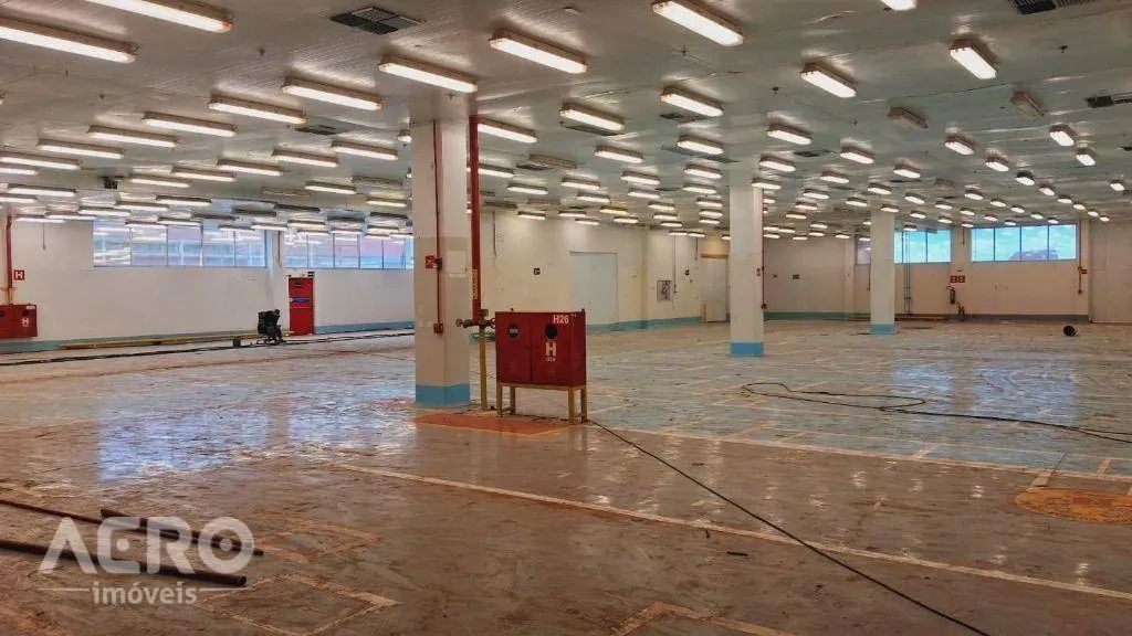Barracão com 1.300m2 de área construída e 1.000m2 de pátio - Foto 4