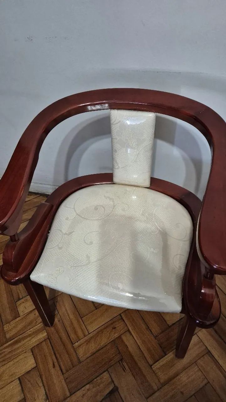 Poltronas de madeira com assento estofado - Foto 2