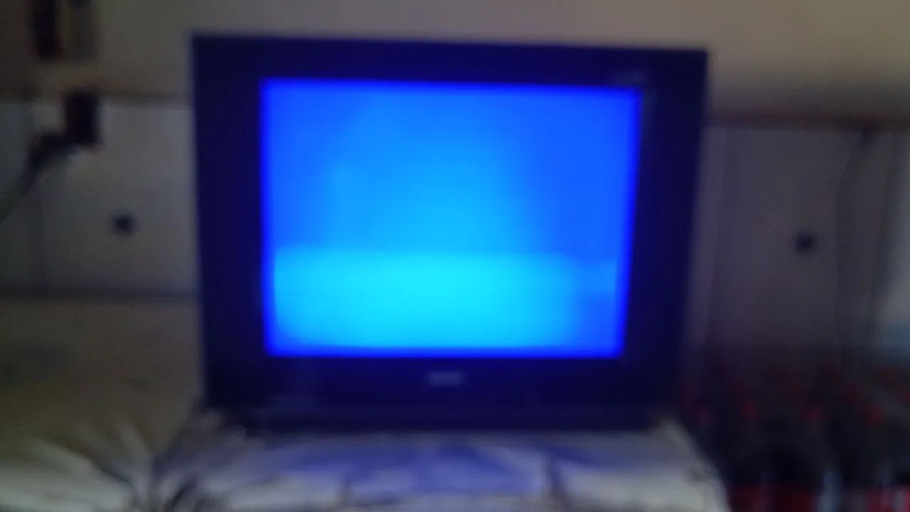 Vende-se televisão semp de 21 polegadas tela plana funcionando perfeitamente  - Foto 2