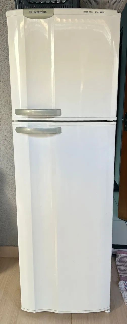 GELADEIRA ELECTROLUX FROST FREE LEIA A DESCRIÇÃO 