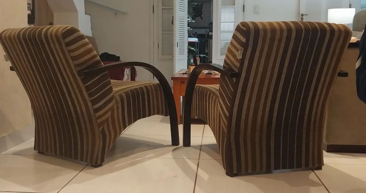 Poltronas com braços de madeira - Foto 2