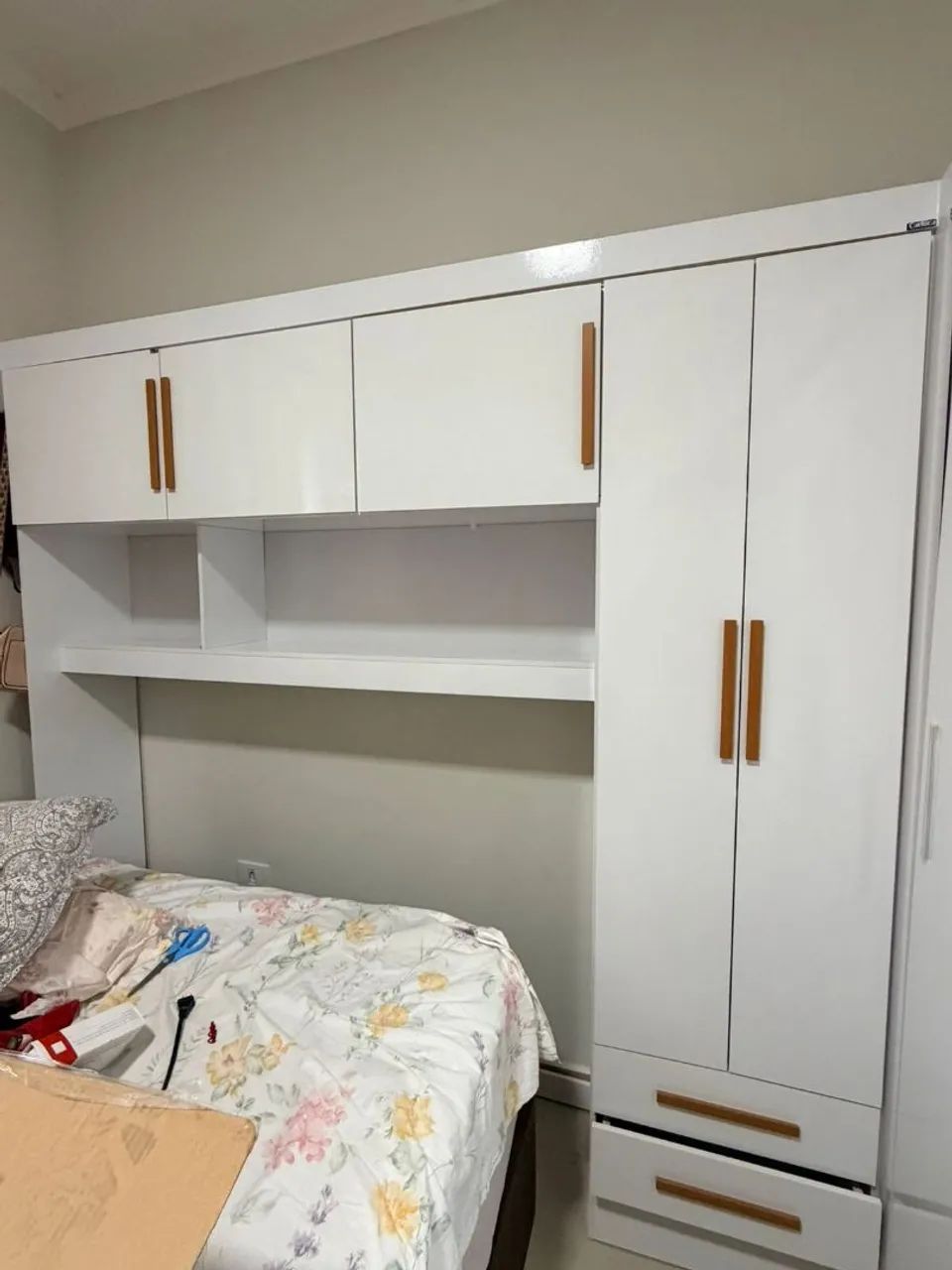Guarda roupa espaçoso, feito de MDP - Foto 2