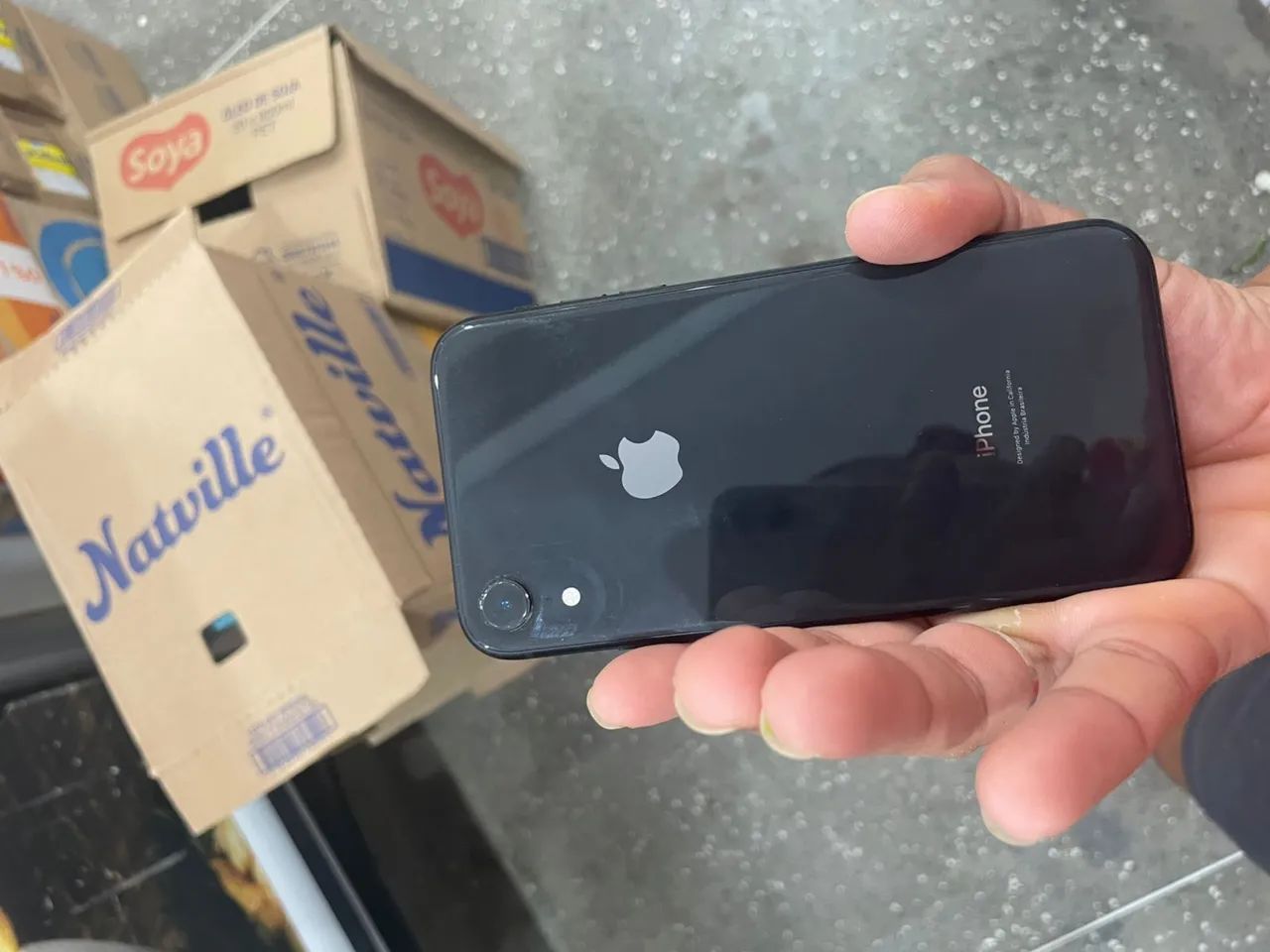 iPhone XR com a tela quebrada, mas funciona normal  - Foto 5