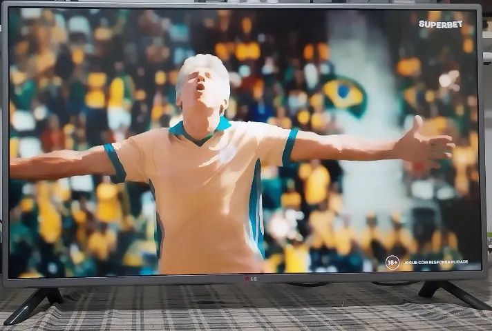 VENDO UMA TV LG DE 42 POLEGADAS , NÃO É SMART - Foto 3