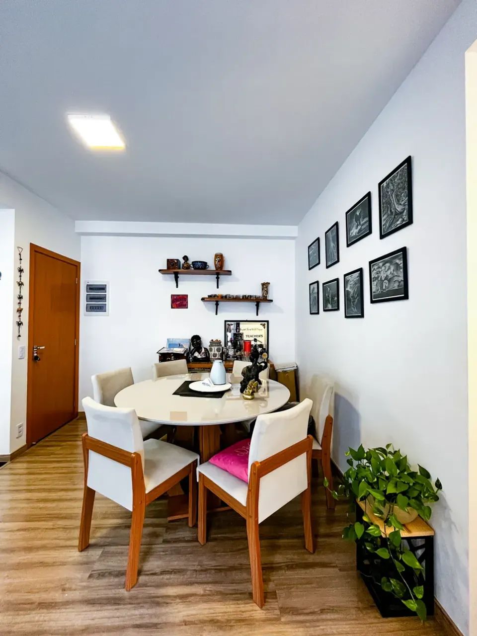 Apartamento em condomínio, Corrêas