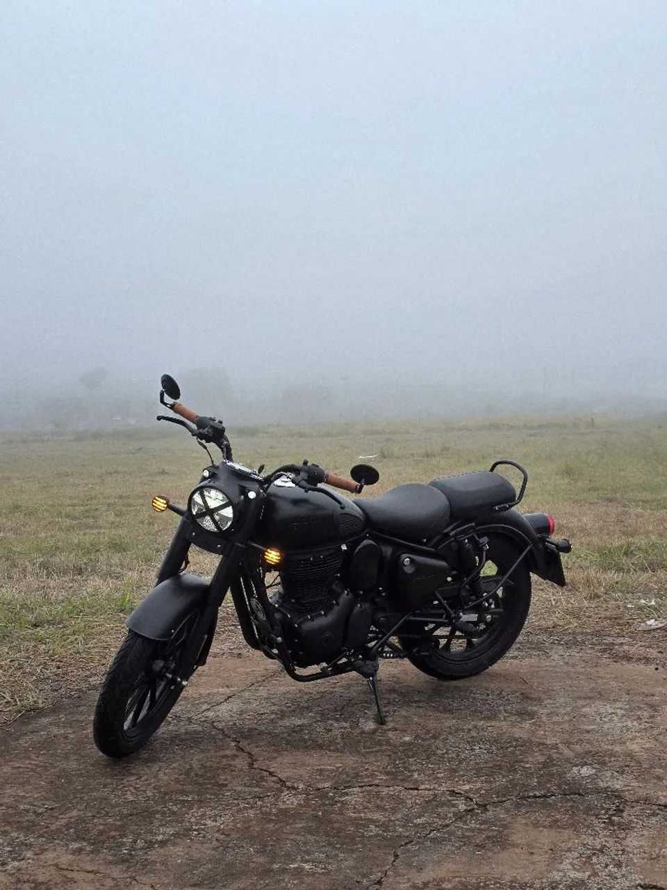 Classic Dark Stealth 350 2026