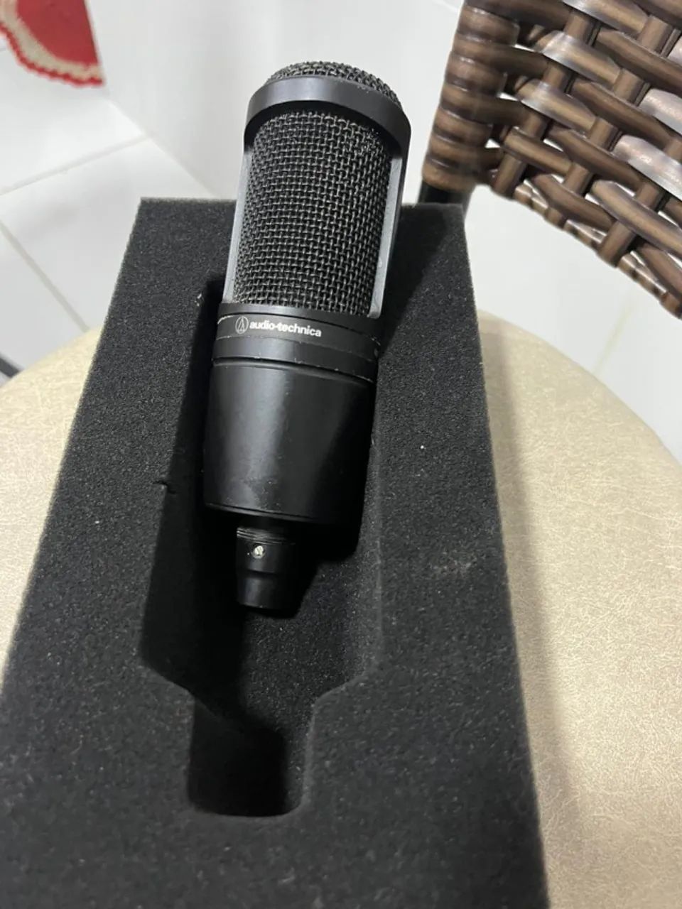 Microfone Condensador Audio-Technica AT2020 Original - Foto 4