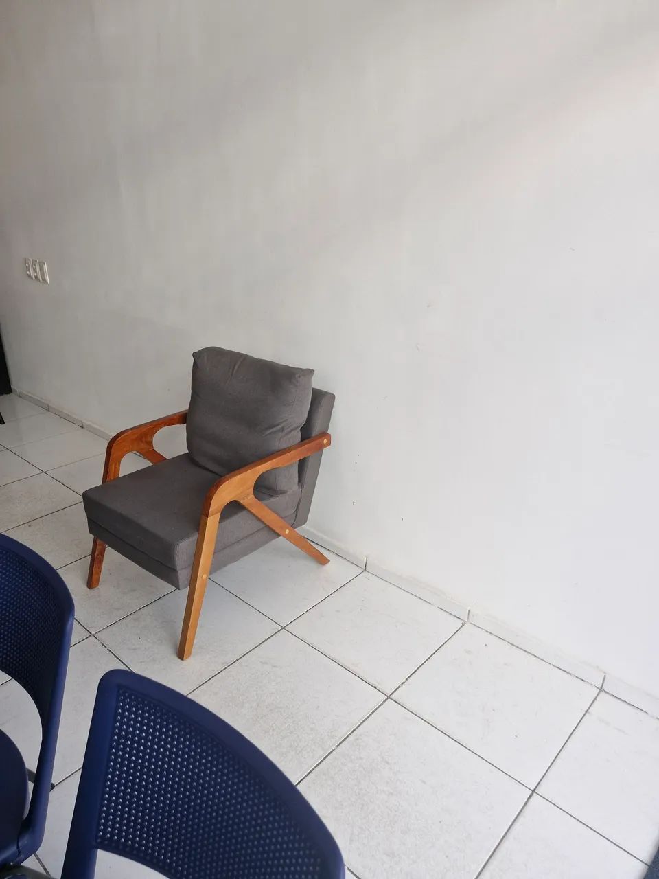 Poltrona de 1 lugar com estofado de tecido (linho) - Foto 2