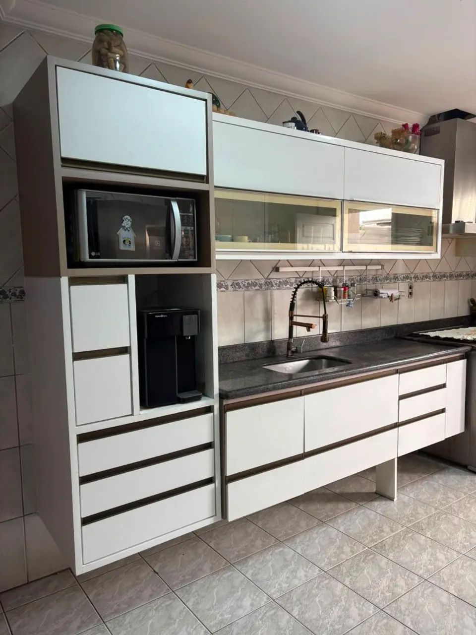 Armários de cozinha em MDF e coifa