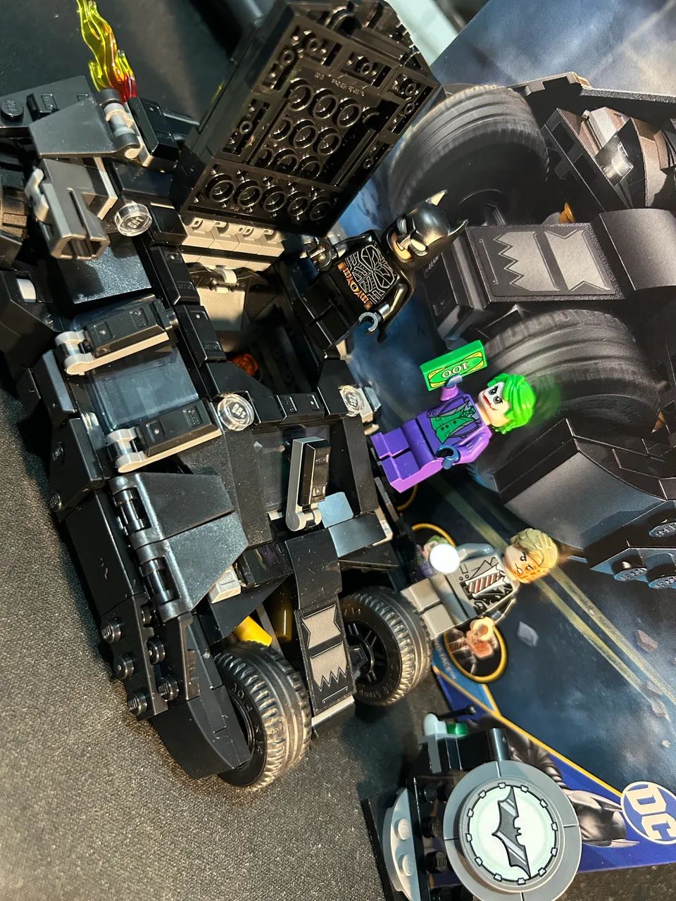 Lego Batman Batmóvel Tumbler Cavaleiro das Trevas com Coringa e Duas Caras - Foto 3