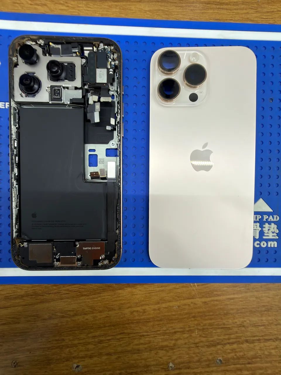Carcaça iPhone 16 Pró Max Desert com periféricos. - Foto 6