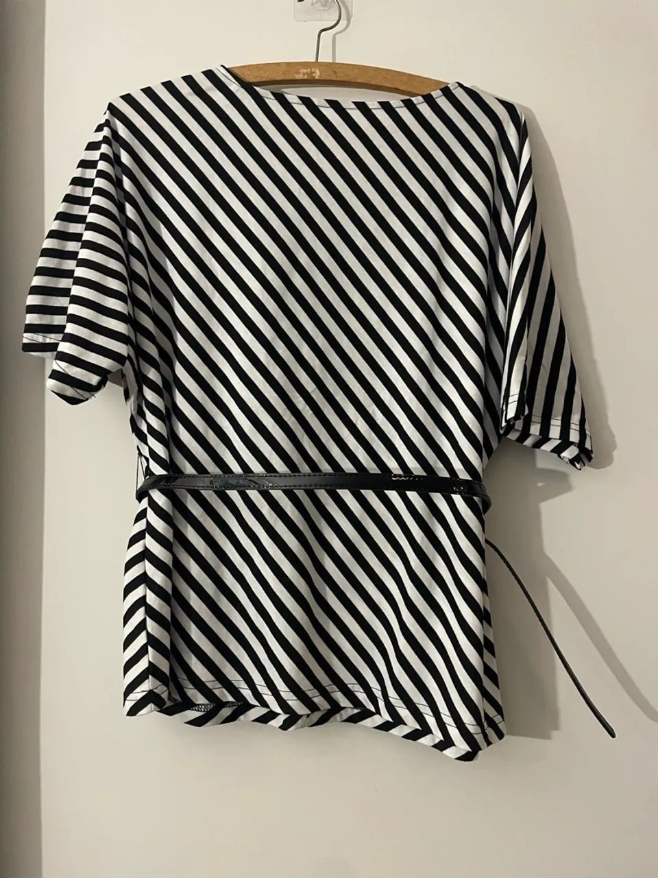 blusa listrada motf com babado e cinto - Foto 4
