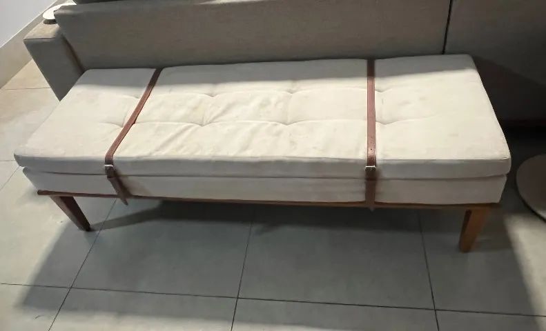 Banco baixo tecido em linho