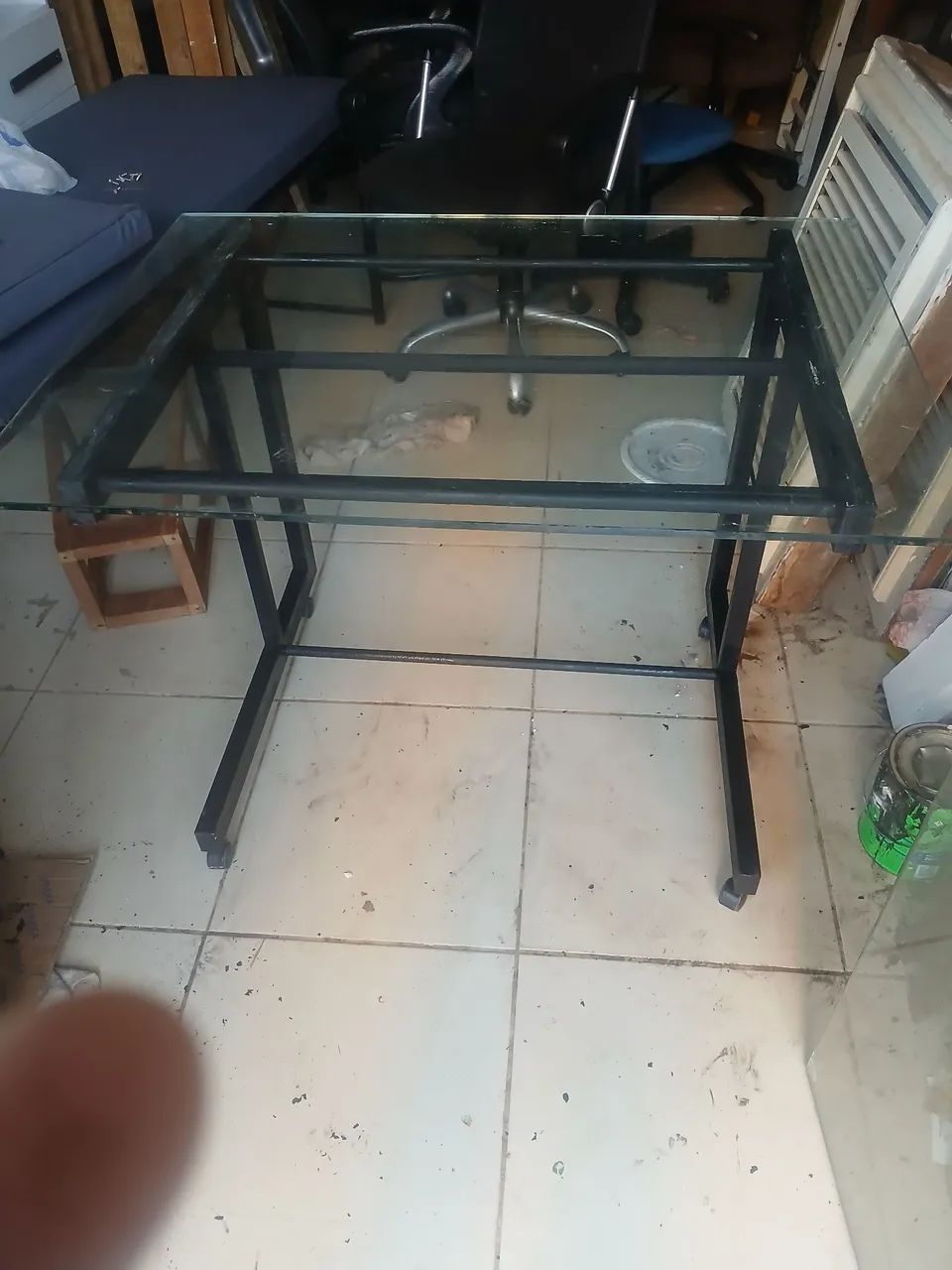 Mesa aço e vidro c/rodinhas - Foto 2