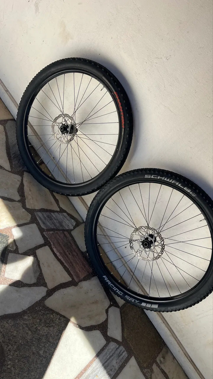 Par de Rodas Aro 26 Mavic 317 Disc + Cubos Shimano Deore XT (Leia