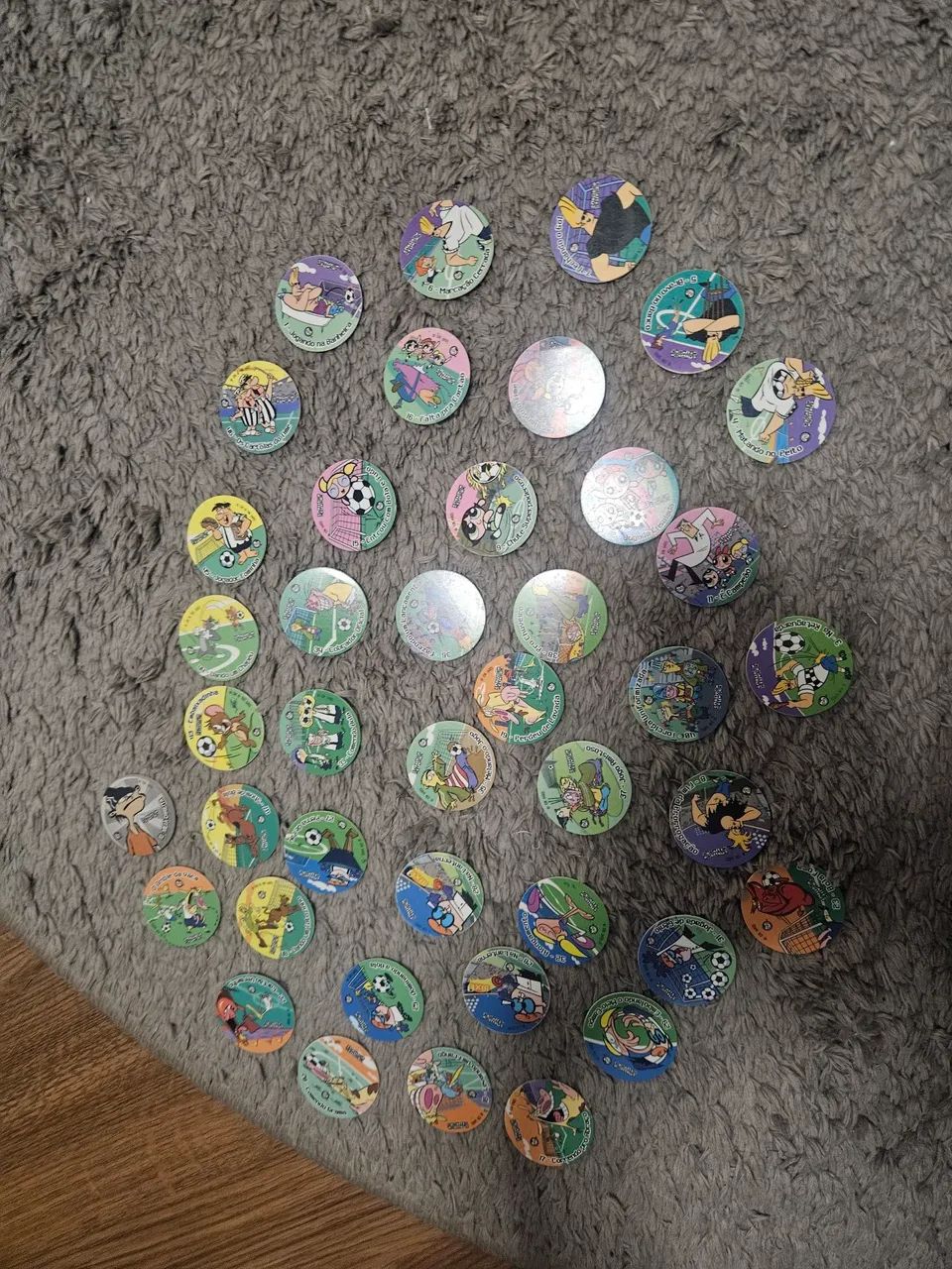 40 tazos copa toon, sendo 1 repetido