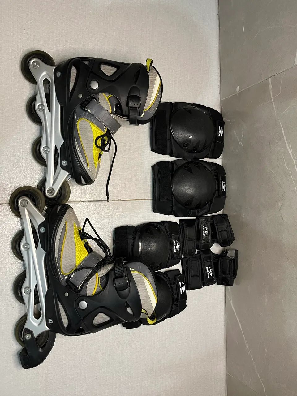 Patins Inline JJ Jones Regulável com kit proteção- Pouco Usado - Foto 4