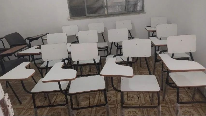 CADEIRA ESCOLAR