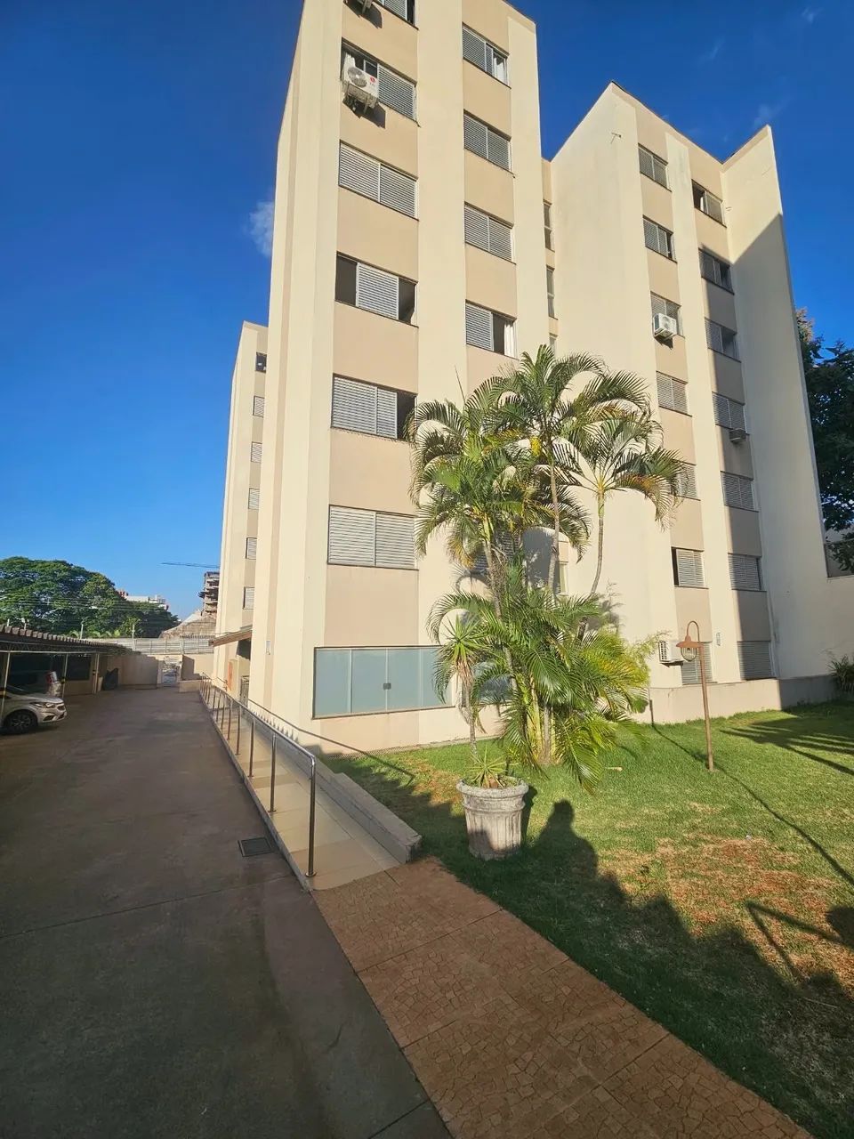 Venda - Apartamento Mobiliado na Vila Bosque em Maringá - Foto 2