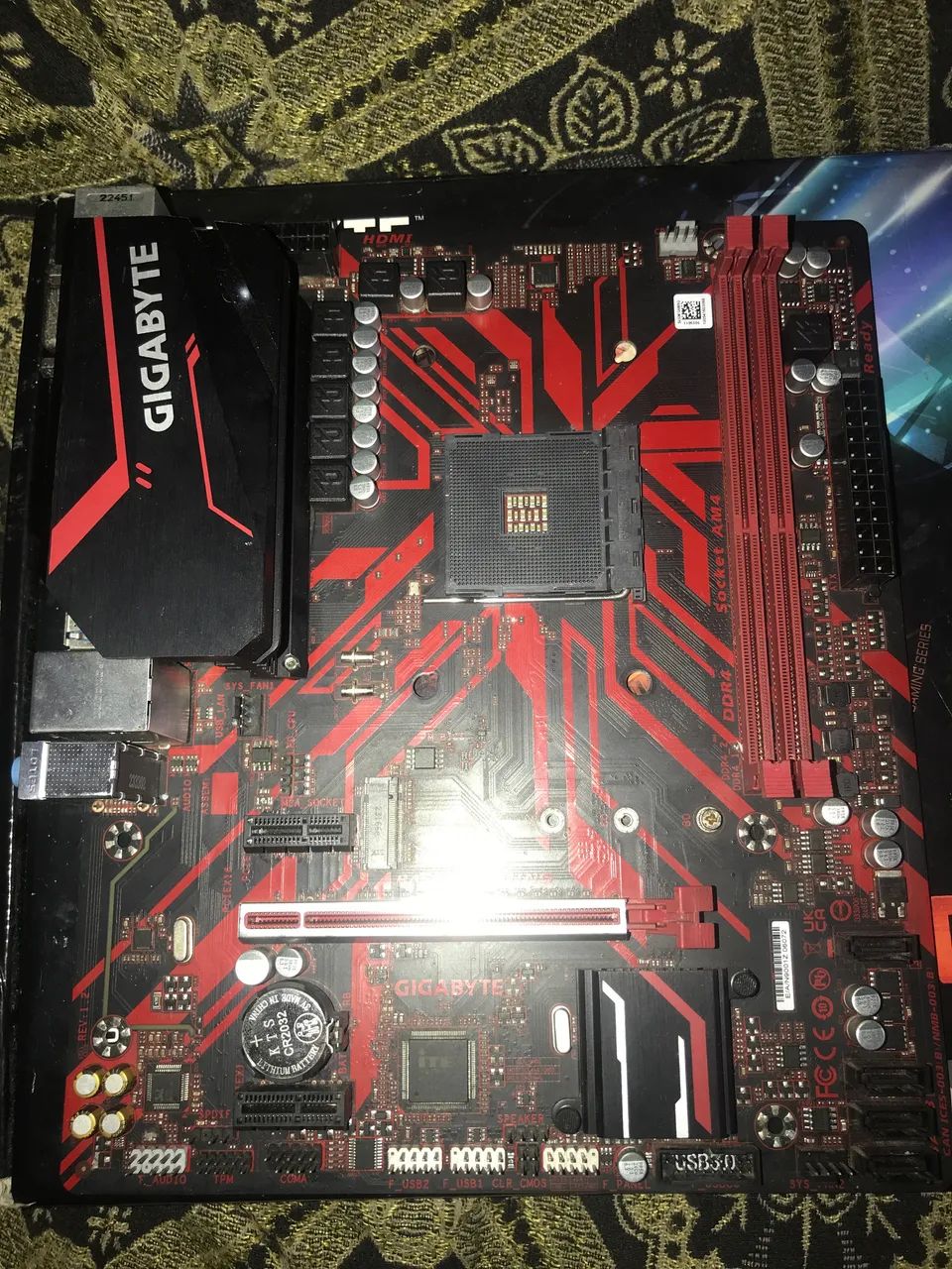 Vendo placa mae b450m gaming 3 meses de uso ta na caixa original 