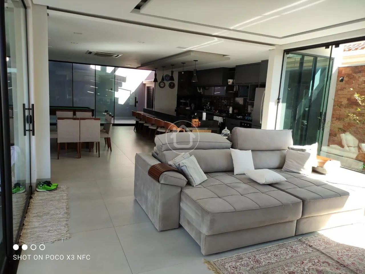 SOBRADO COM 3 SUITES, PISCINA E ENERGIA SOLAR - Foto 4