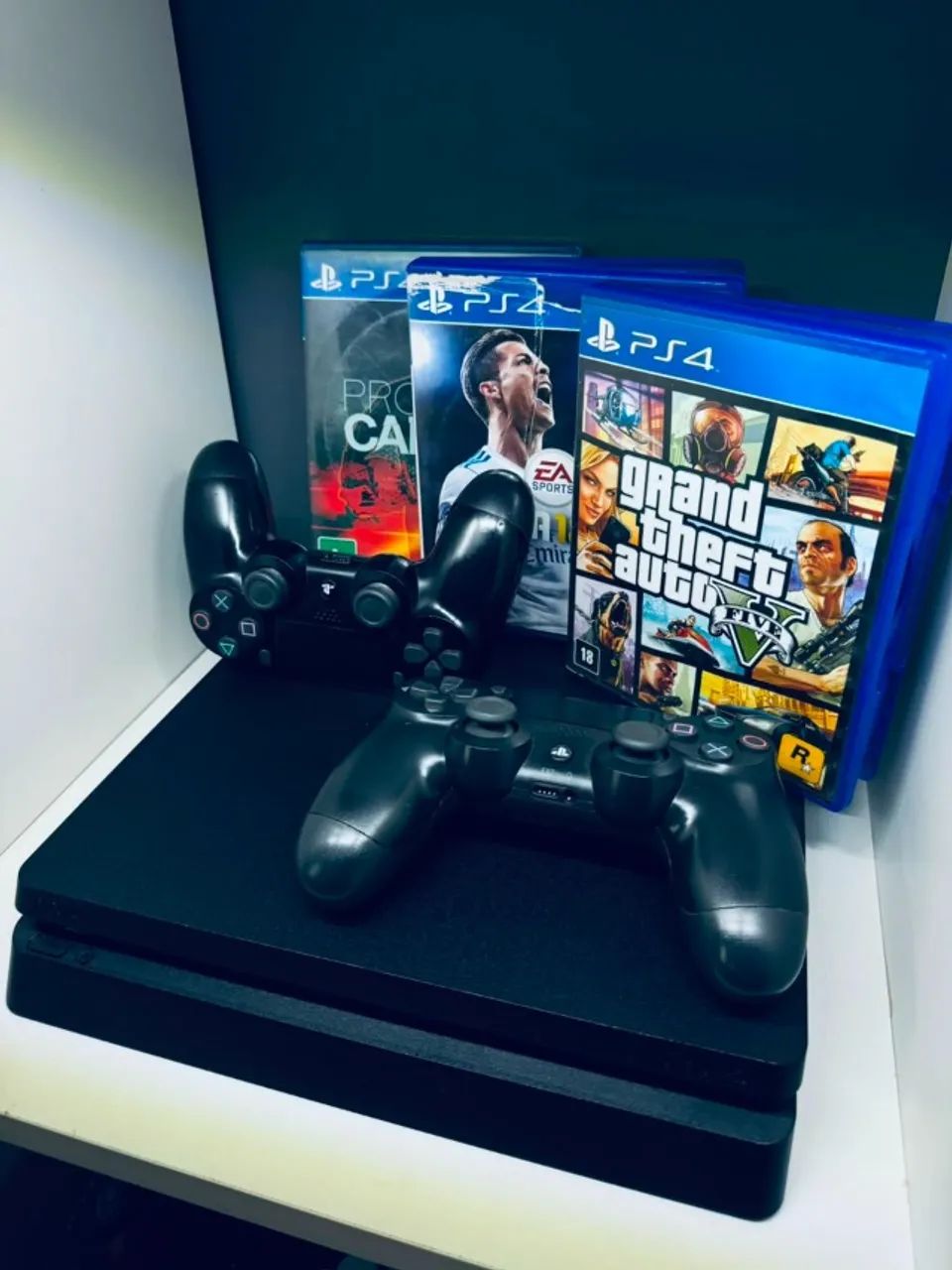 PlayStation 4 1TB - 2 controles e caixa original. - Foto 2