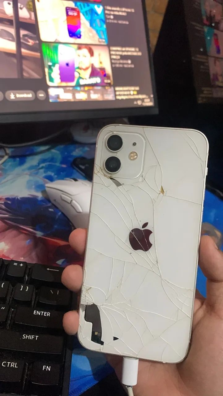 iPhone 12, 64gb com traseira quebrada. - Foto 2
