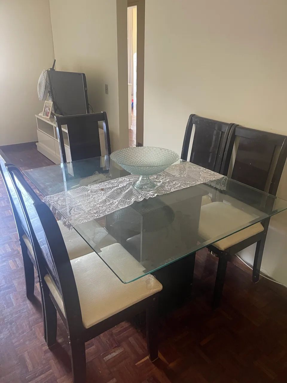 Mesa de vidro com 6 cadeiras  - Foto 5