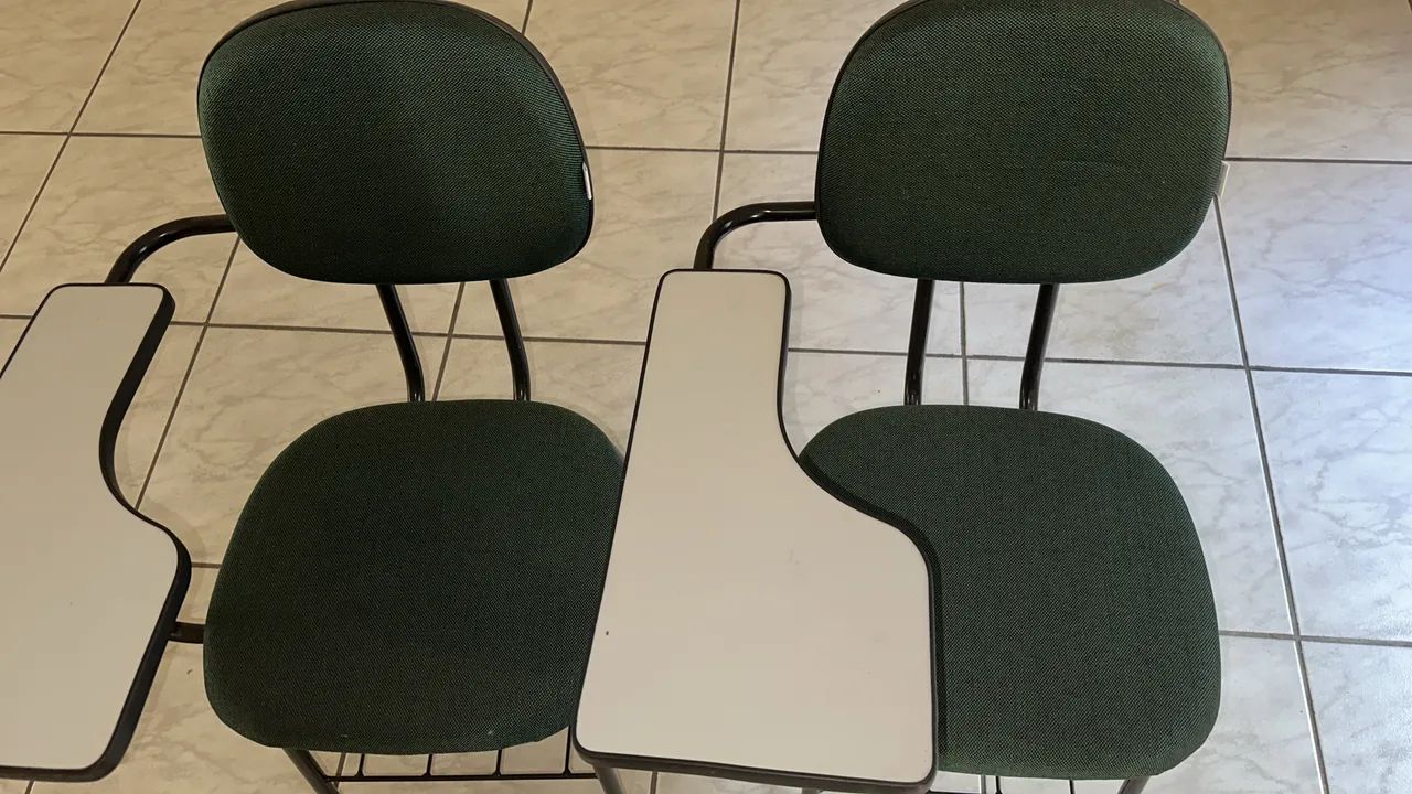 Cadeiras universitárias R$ 60,00 cada - Foto 4