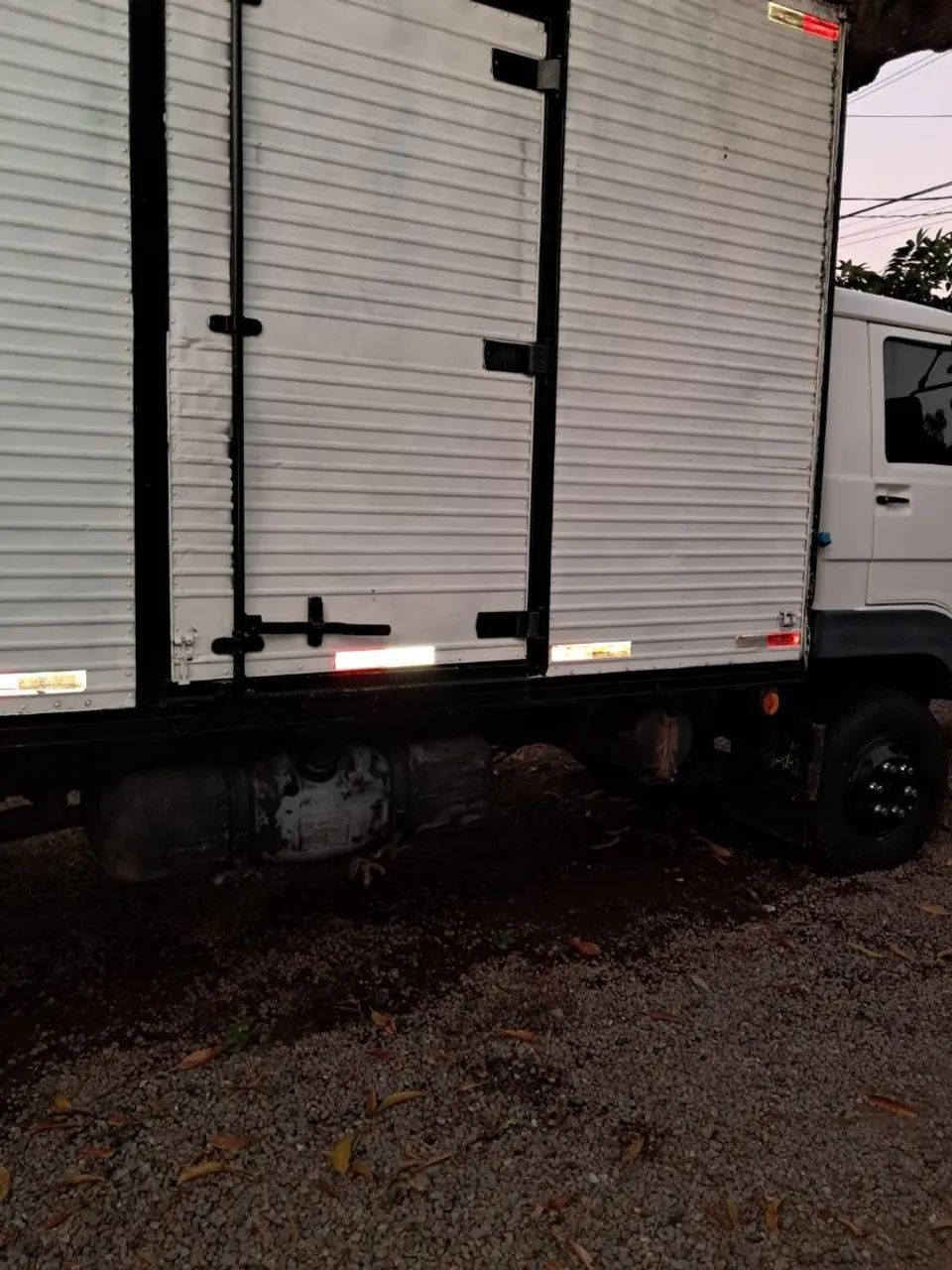 Caminhão baú modelo 7100 - Foto 4