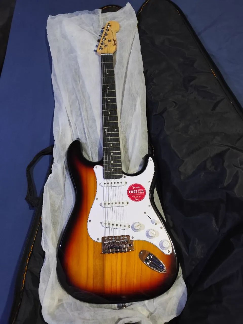 Guitarra squier fender stratocaster mainstream 