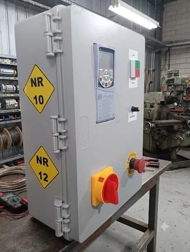 Painel de Comando com Inversor 2 cv WEG CFW500 