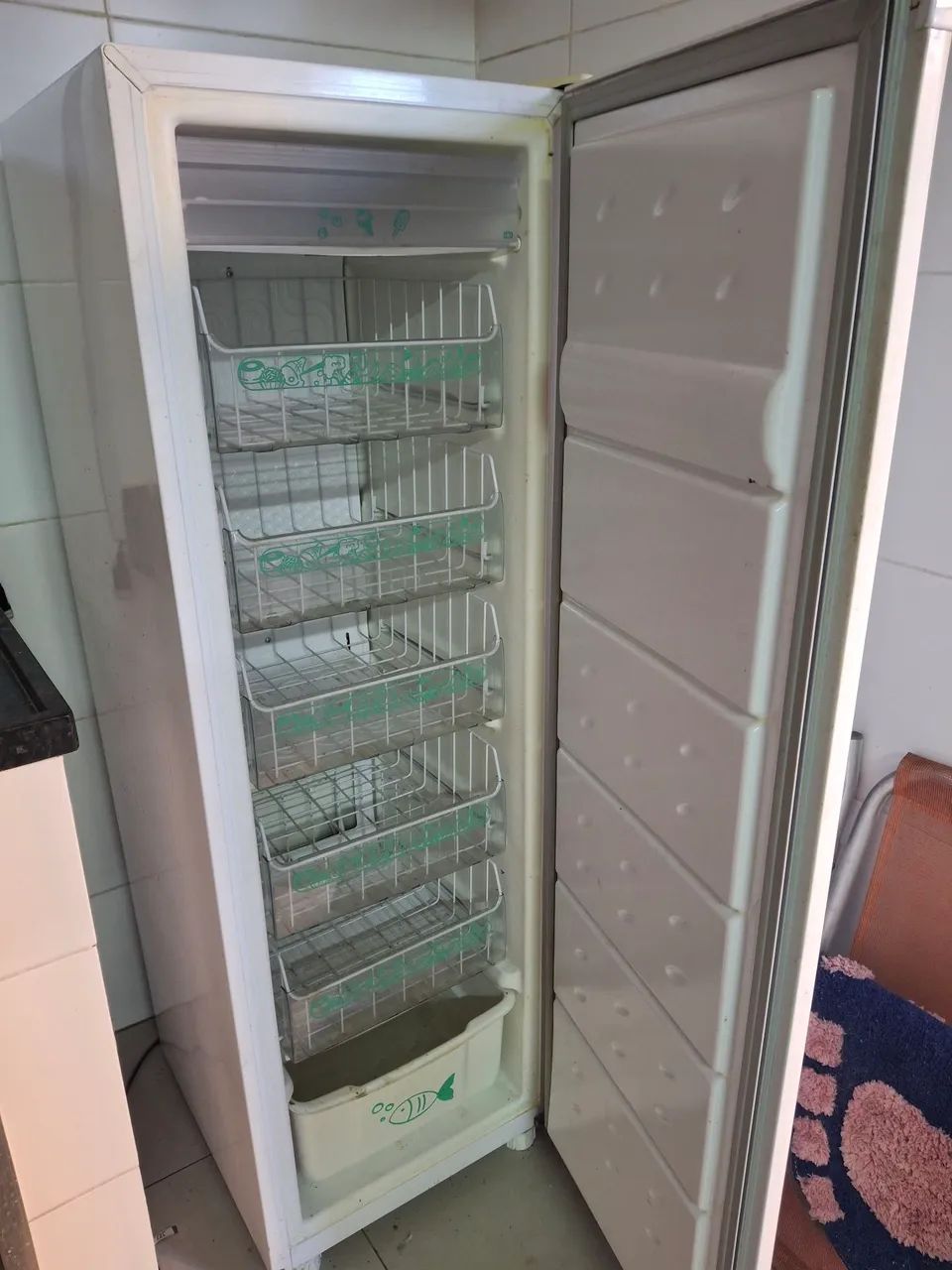 Freezer Vertical Consul 142 Litros 127V - Impecável e a Funcionar 100% - Foto 2