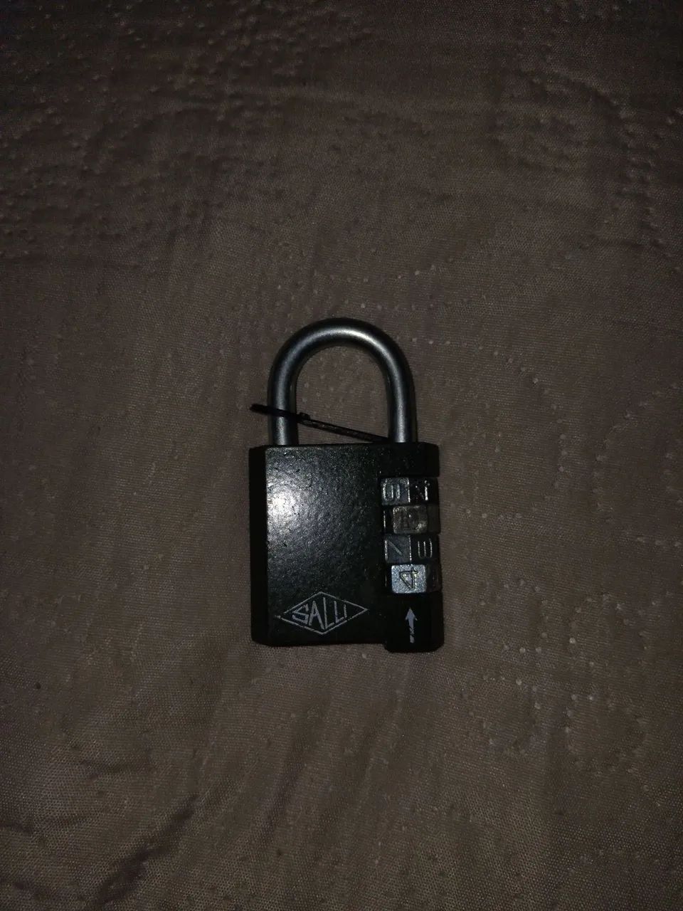 Vendo cadeado com segredo 