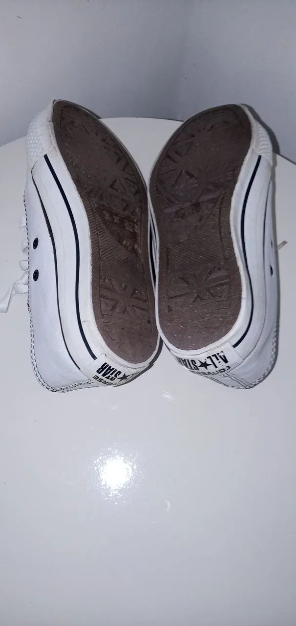 Tênis Converse All Star ( modelo: Chuck Taylor) Em couro legítimo. Tam.32. /  Usado.U - Foto 4