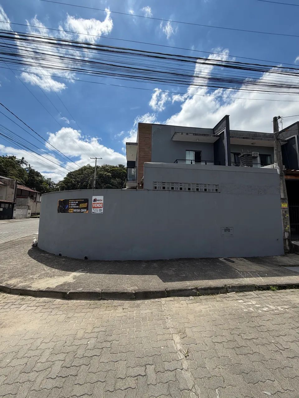 Casa sobrado geminado esquina