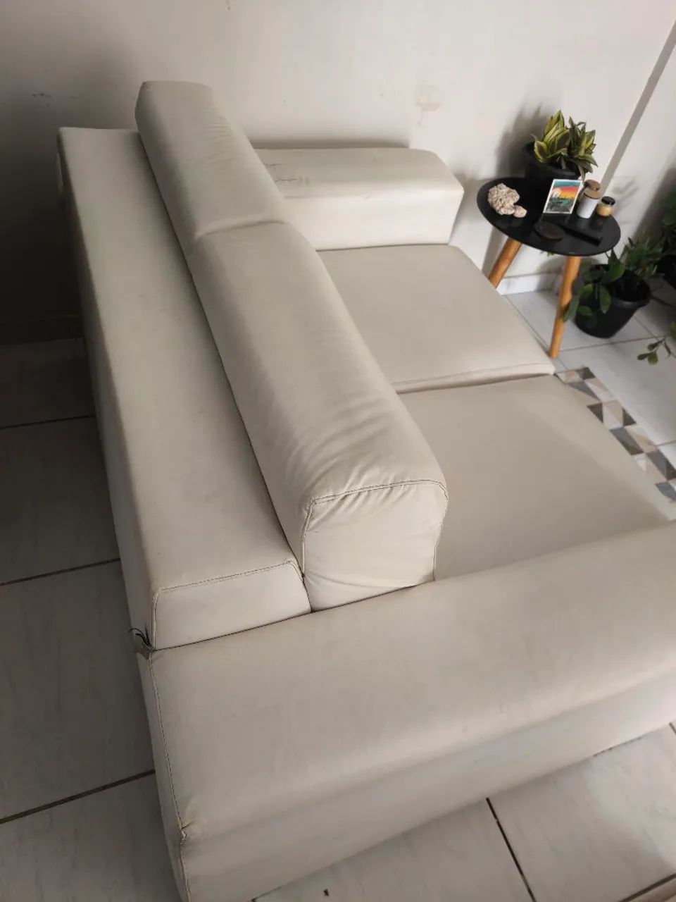 SOFÁ EM COURO BRANCO 65568124633603123