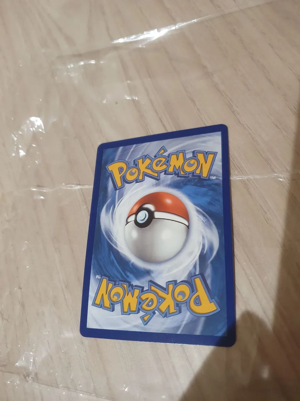 Carta pokemon Mega Charizard X dourada - Foto 2